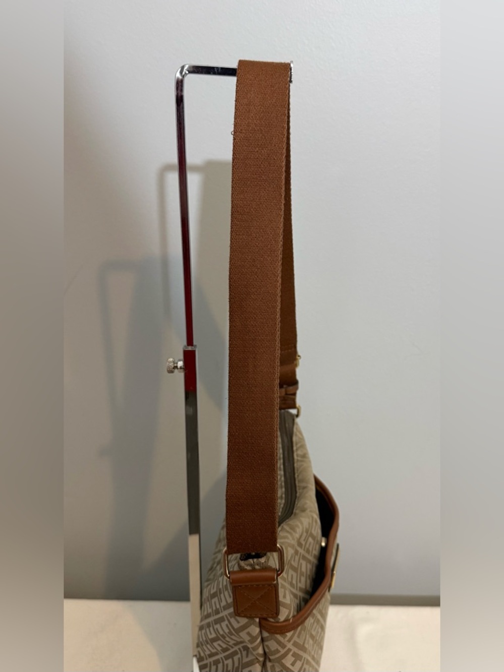 Tommy Hilfiger Crossbody Shoulder Bag Beige Tan Monogram Canvas Brown Strap Y2K - Picture 7 of 16